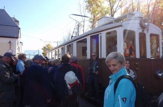 Rijd met de tram op de Ritten en een korte wandeling naar de aardpiramides oktober 2017